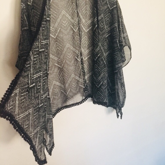 Chiffon Open front cover up - Picture 4 of 8